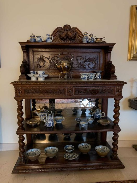 Conjunto de Sala de Jantar em Estilo Pavilhão de Caça – Antigo e Raro