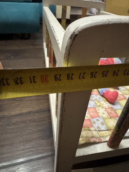 Деревʼяне ліжко для ляльки.