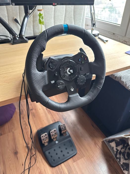 Logitech G923 z pedałami