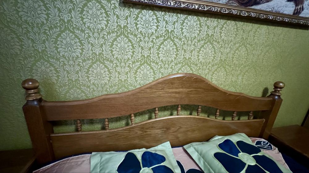 Мебель кімнатна, ліжко, шкаф, комод та дві тумби