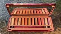 Paleta cieni do powiek WIBO Heartbreaker Go Nude