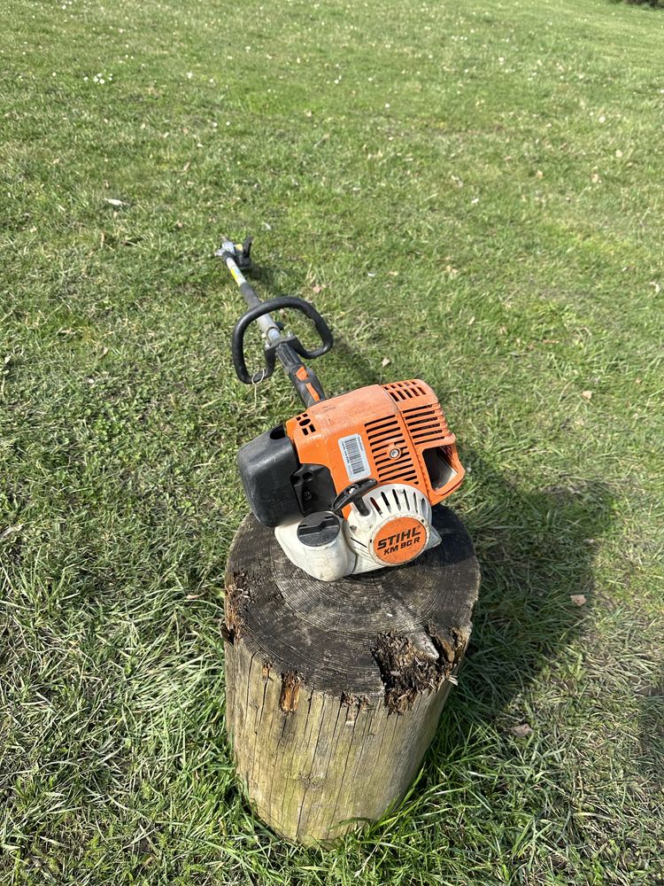 Nożyce  spalinowe na wysiegniku  STIHL KM 90