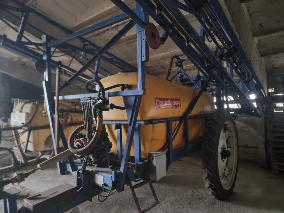 Оприскувач CARUEIIE- 2500 Гарний робочий стан 28 метрів