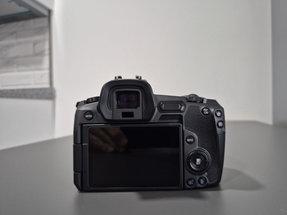 Maquina fotográfica Canon EOS R