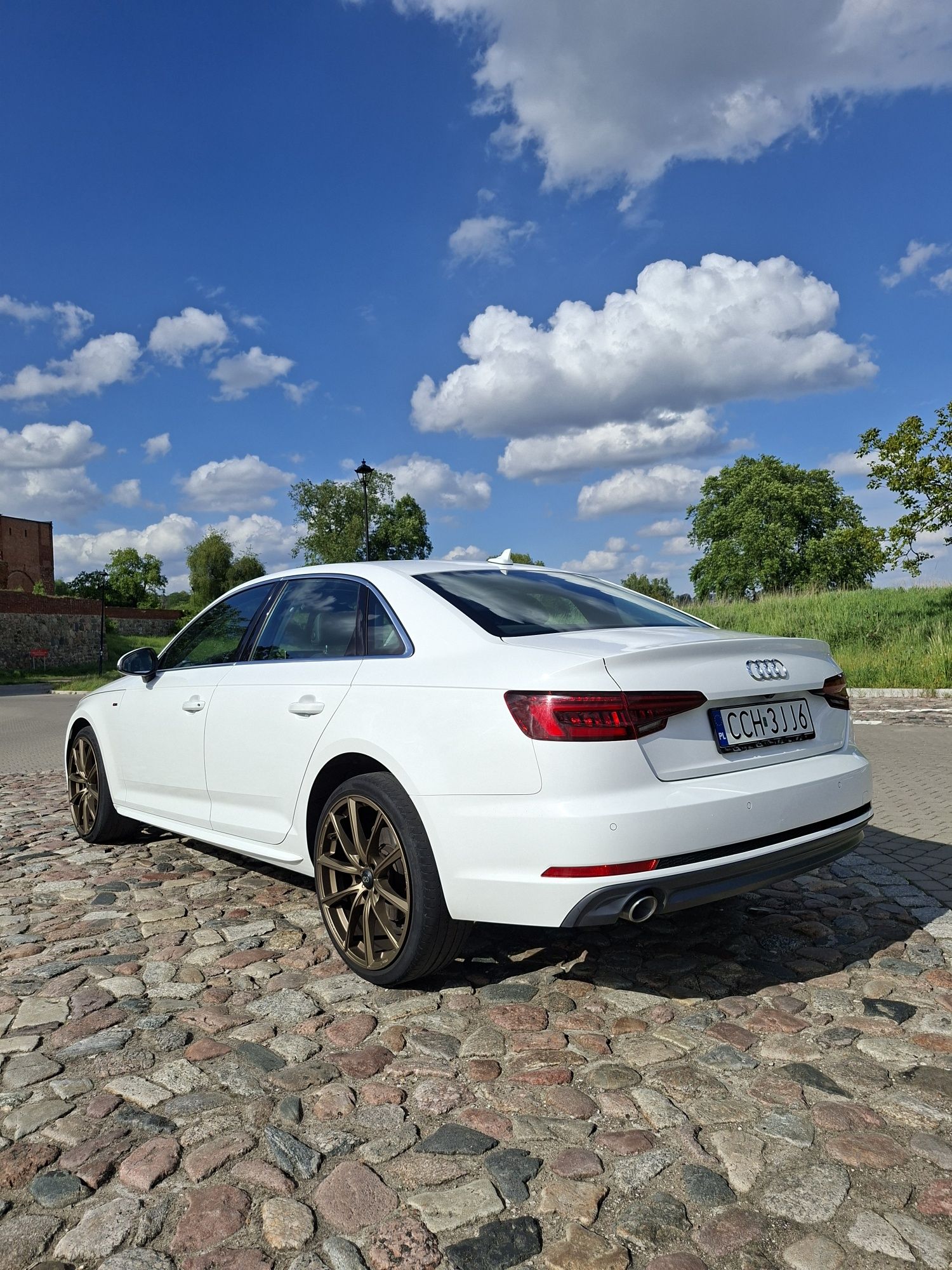 Audi A4B9 S-line 2018r 2.0D 150km