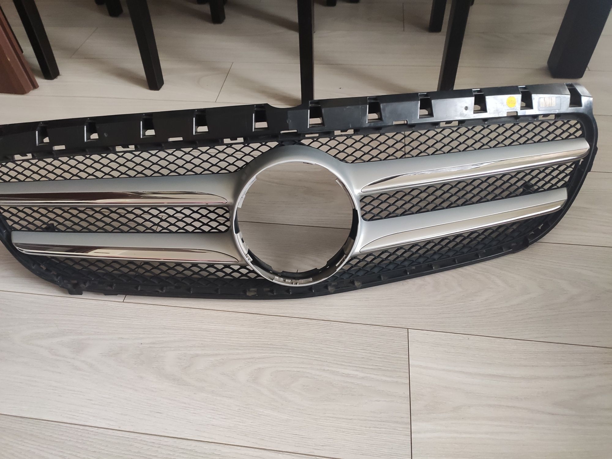 Grill atrapa bez gwiazdy Mercedes Benz klasa B