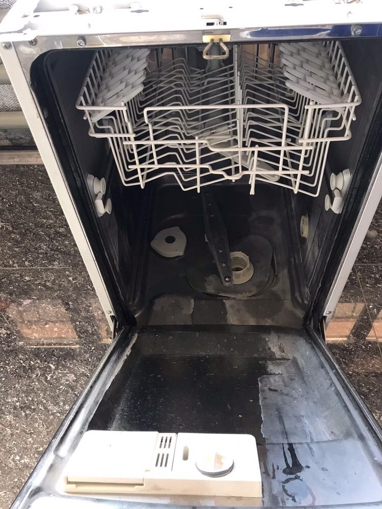 Посудомоечная встраиваемая машинка