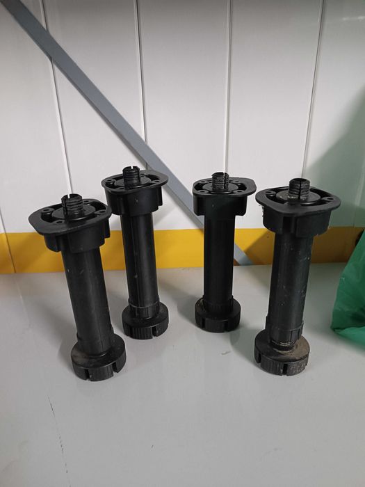 Pés ajustáveis para armários de cozinha / bancadas (até 20utd)