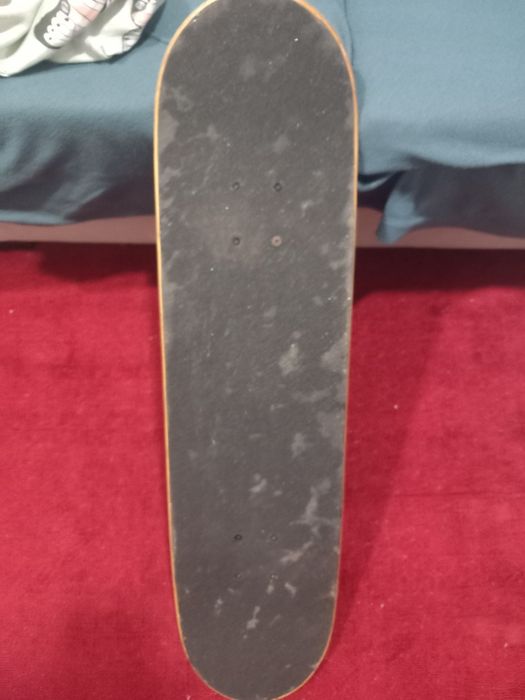 Skate profissional em bom estado