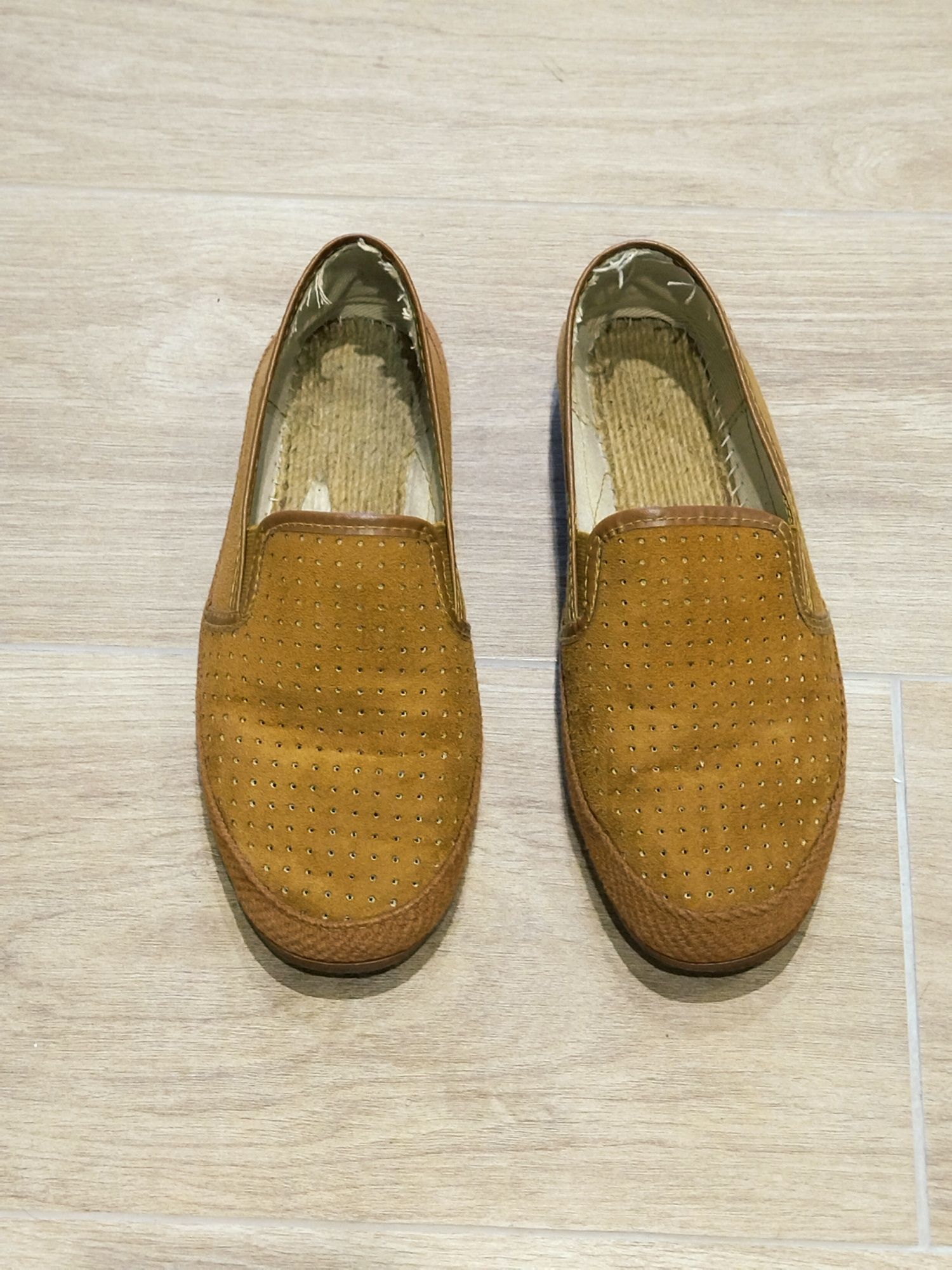Sapatos camel 40