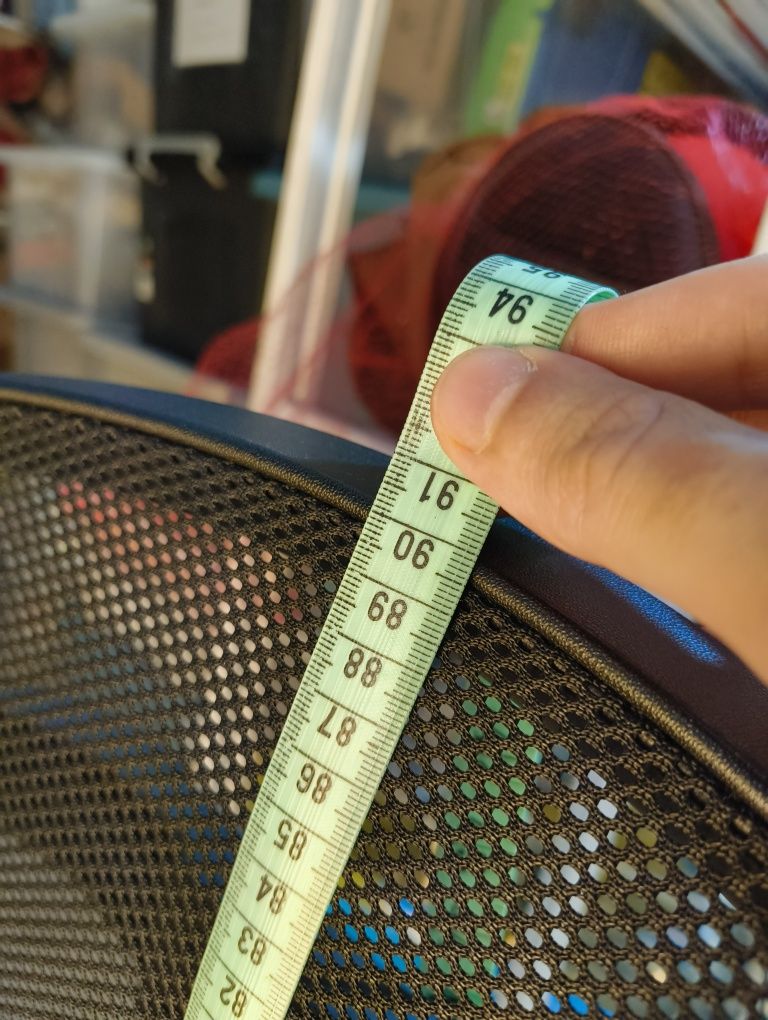 Cadeira de escritório preta em tecido
