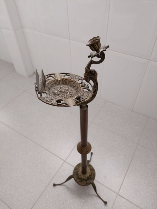 Antiguidade rara balança e cinzeiro