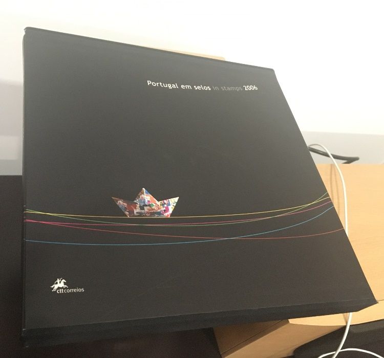 2 livros Filatelia “Sem limite idade" e Portugal em selos 2006