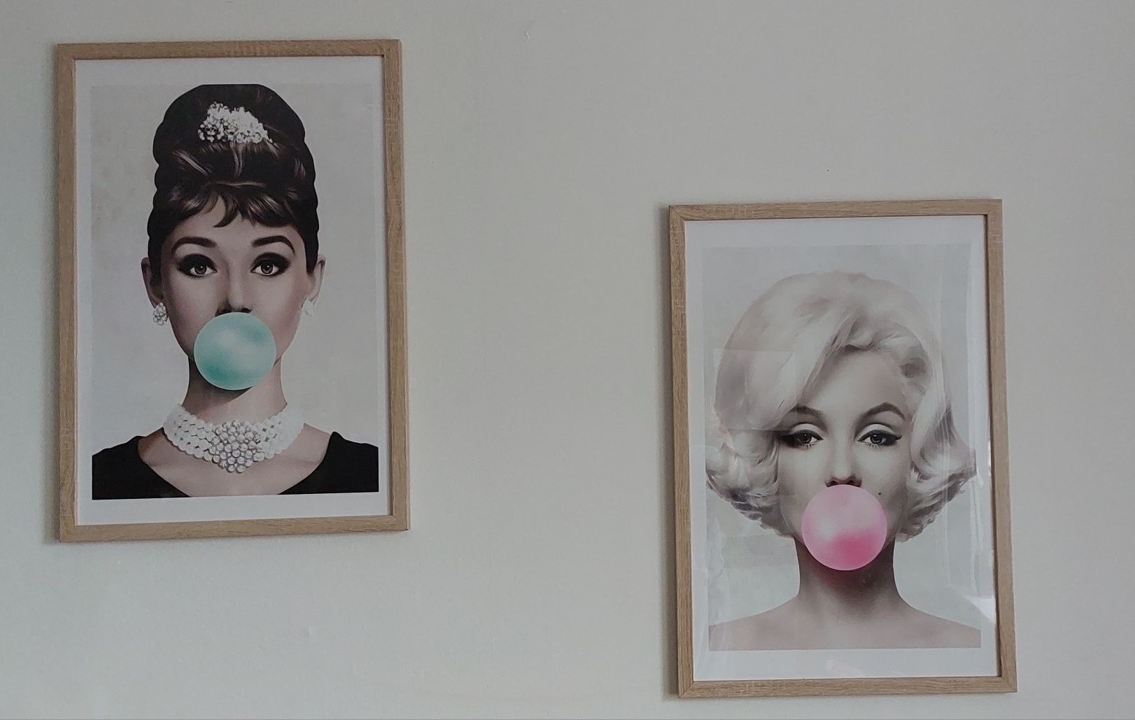 Obraz marilyn monroe Audrey Hepburn z gumą