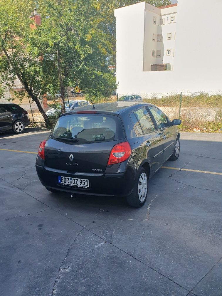 Renault clio com matricula estrangeira