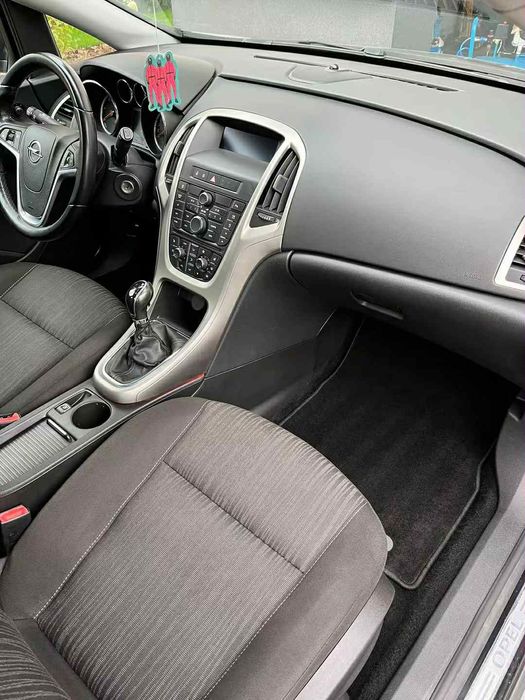Opel Astra J 2010 2.0 CDTI 160KM