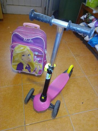 Trottinette e mochila da Barbie