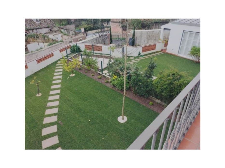 Moradia T4 para arrendar, nova com jardim e garagem, Calhariz de Be...