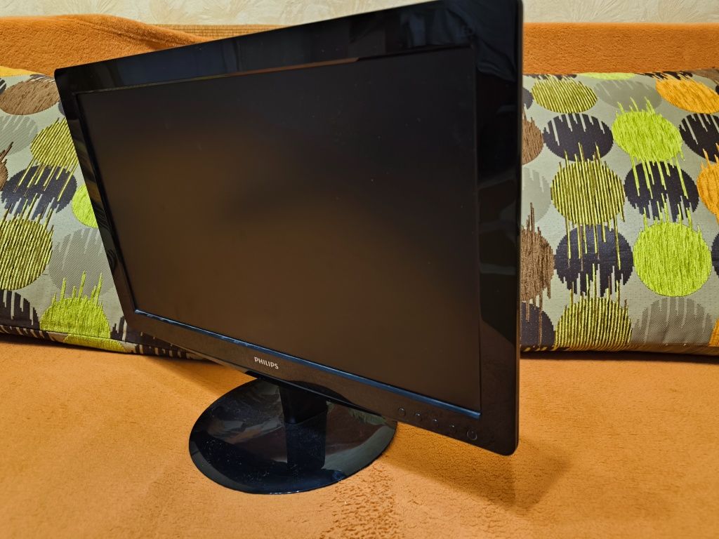 Продам монитор Philips 196v3l