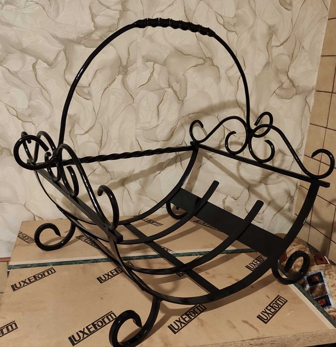 Кована дровниця для камiну ,мангалу печi або котла .