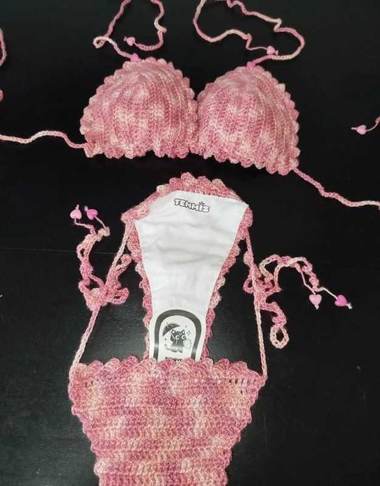 Conjunto de Biquíni em Crochê – Tons de Rosa