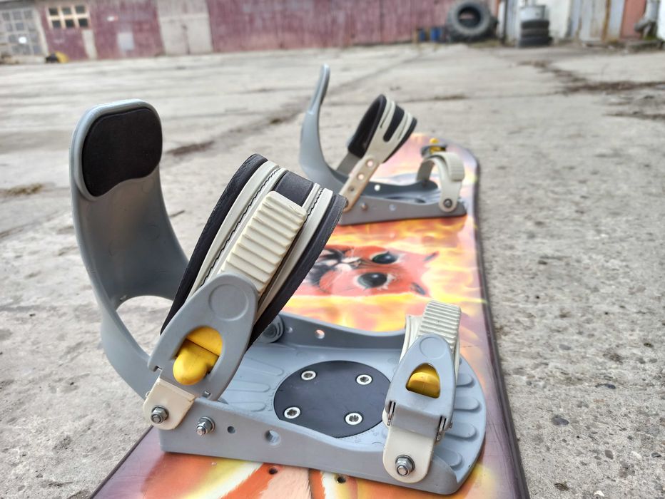 Deska snowboardowa snowboard  Kit Cat 136 cm + wiązania