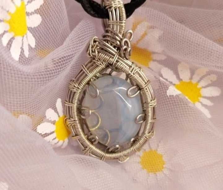 Pendente em aço inoxidável com pedra opalite  artesanal