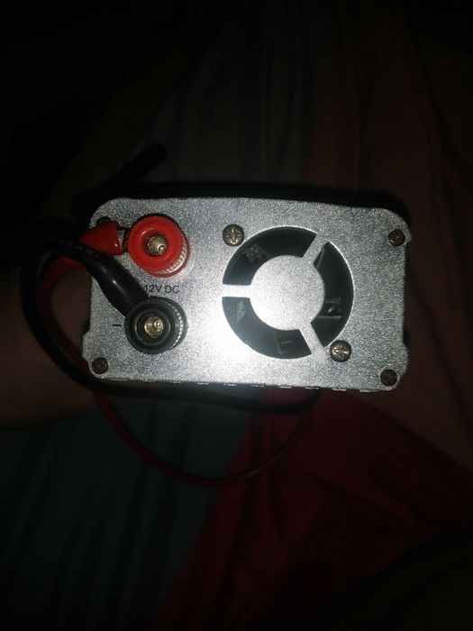 Автомобильный инвертор 12-220 2000W Konnwei