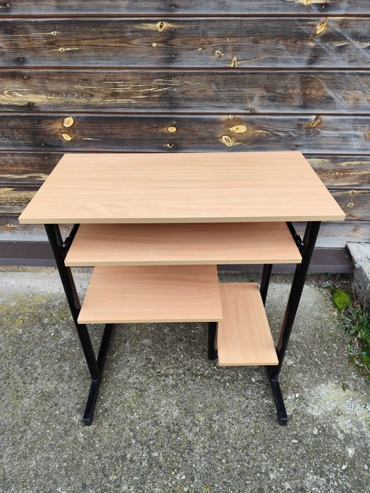 Stolik biurko pod komputer laptopa