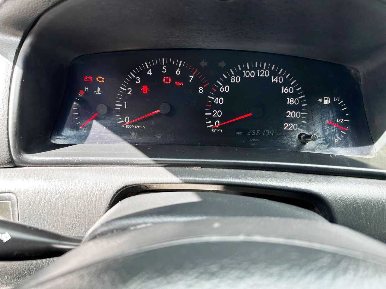 Toyota Corolla 1.4 механика 2004 год