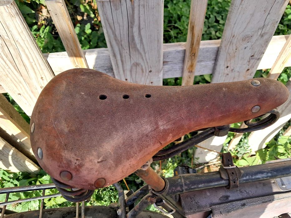 Stary szwajcarski rower wojskowy