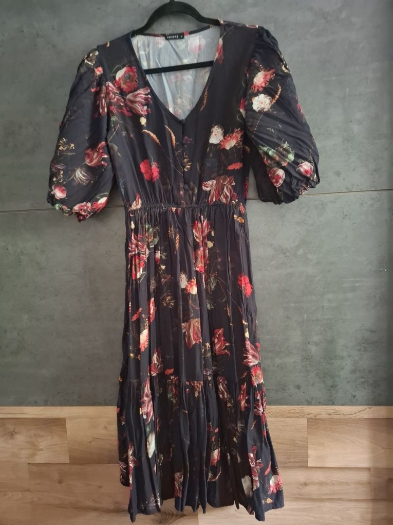 Sukienka maxi w kwiaty