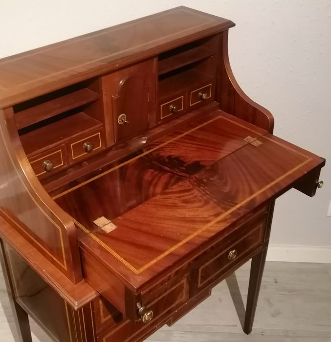 Escrivaninha com alçado (Papeleira Secretária Escrevaninha)  D. Maria.