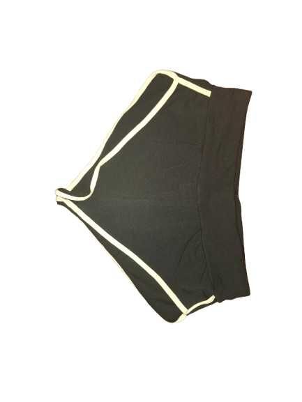 Czarne krótkie spodenki z lamówką (443)