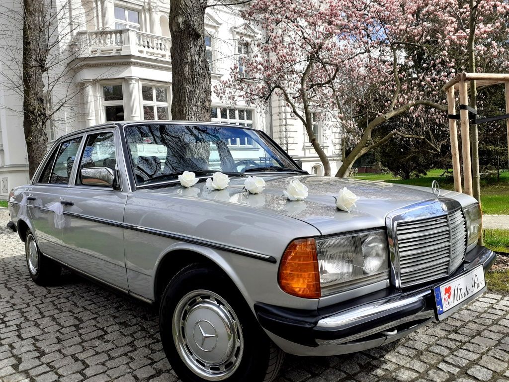 Auto samochód do ślubu wesela reklamy do sesji i filmu.