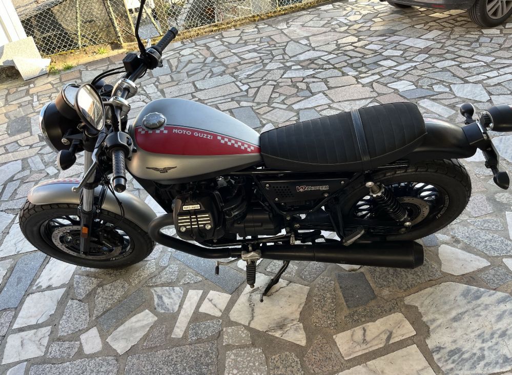 Moto Guzzi v9 Bobber