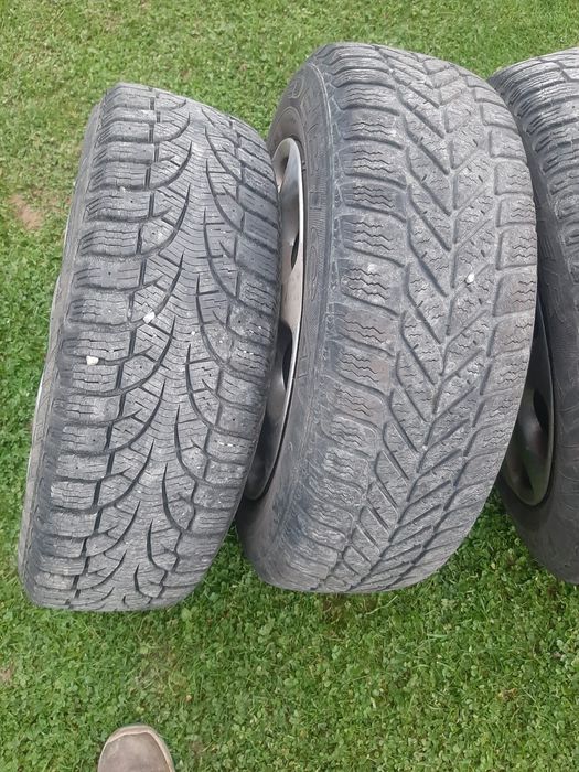 Opony zimowe  z felgami stalowymi
