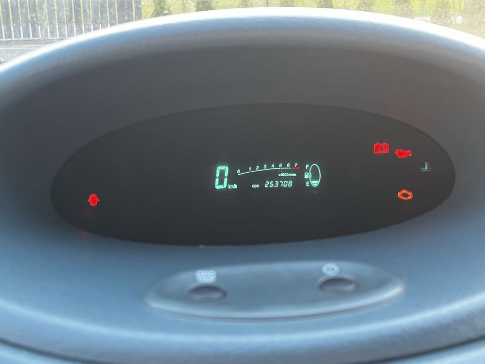 Toyota yaris 1,0 benzyna + LPG