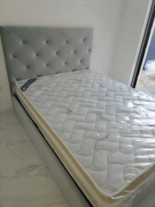 Camas de casal Novas