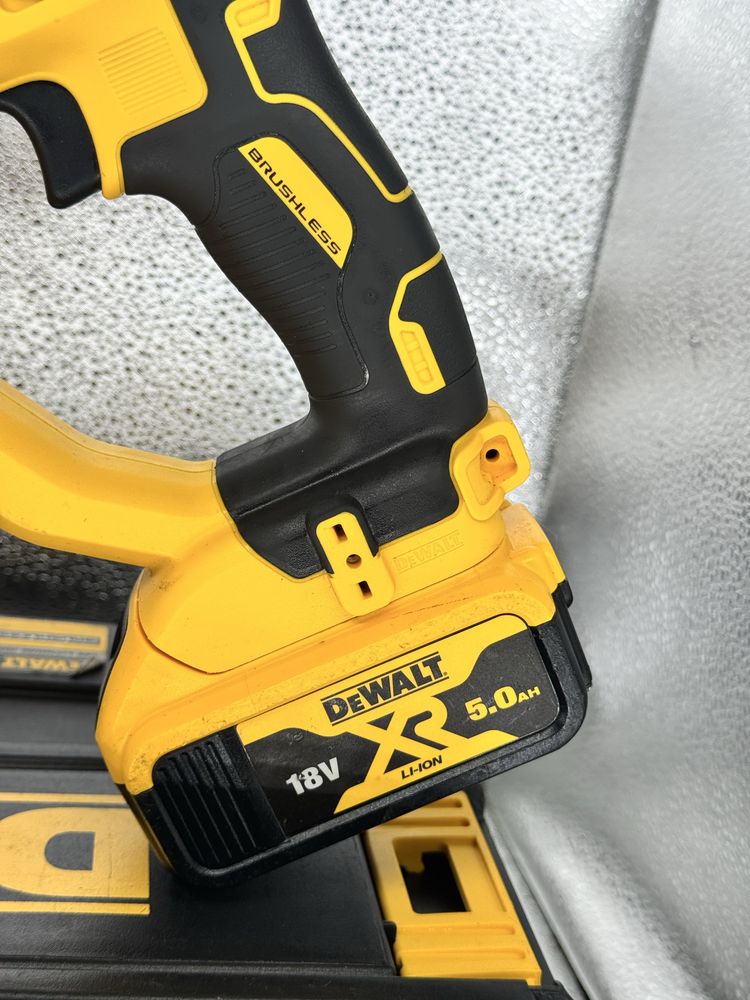 Перфоратор аккумуляторный бесщеточный DeWALT DCH133