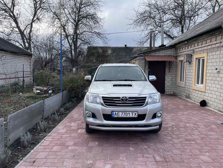 Продам авто тойота хайлюкс