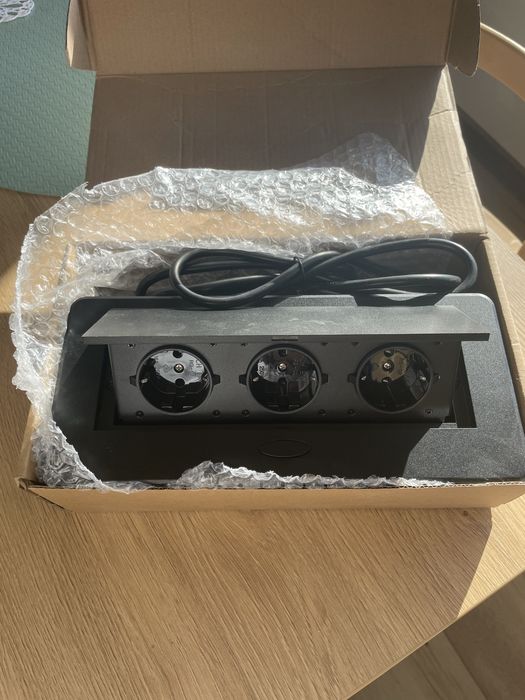 Gniazdo blatowe otwierane