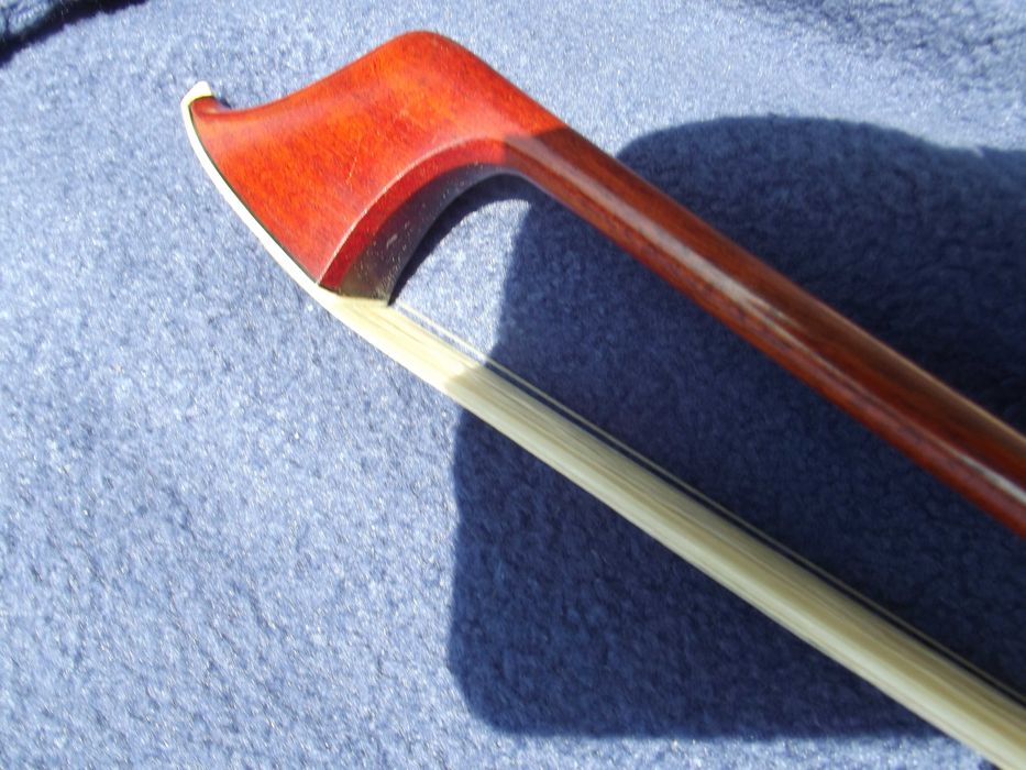 Smyczek kontrabasowy wysokiej klasy