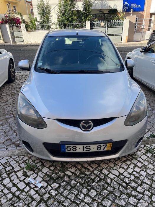 carro mazda 2 2010