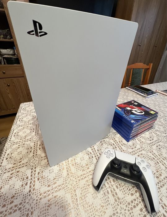 PlayStation 5 z napędem, pad, gry