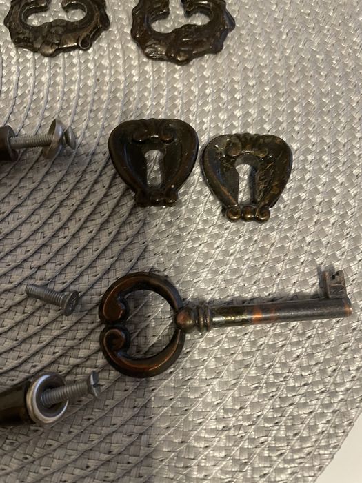 Komplet uchwytow do mebli z lat PRL-mosieżne