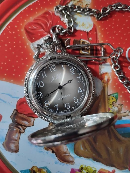 Вінтажний годинник на ланцюжку