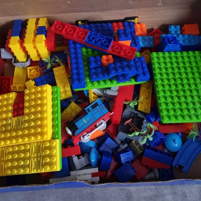 Констурктор дитячий з поїздом і залізничною колією