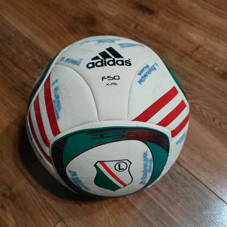 Piłka ADIDAS Legia Warszawa z podpisami piłkarzy z sezonu 2011/2012