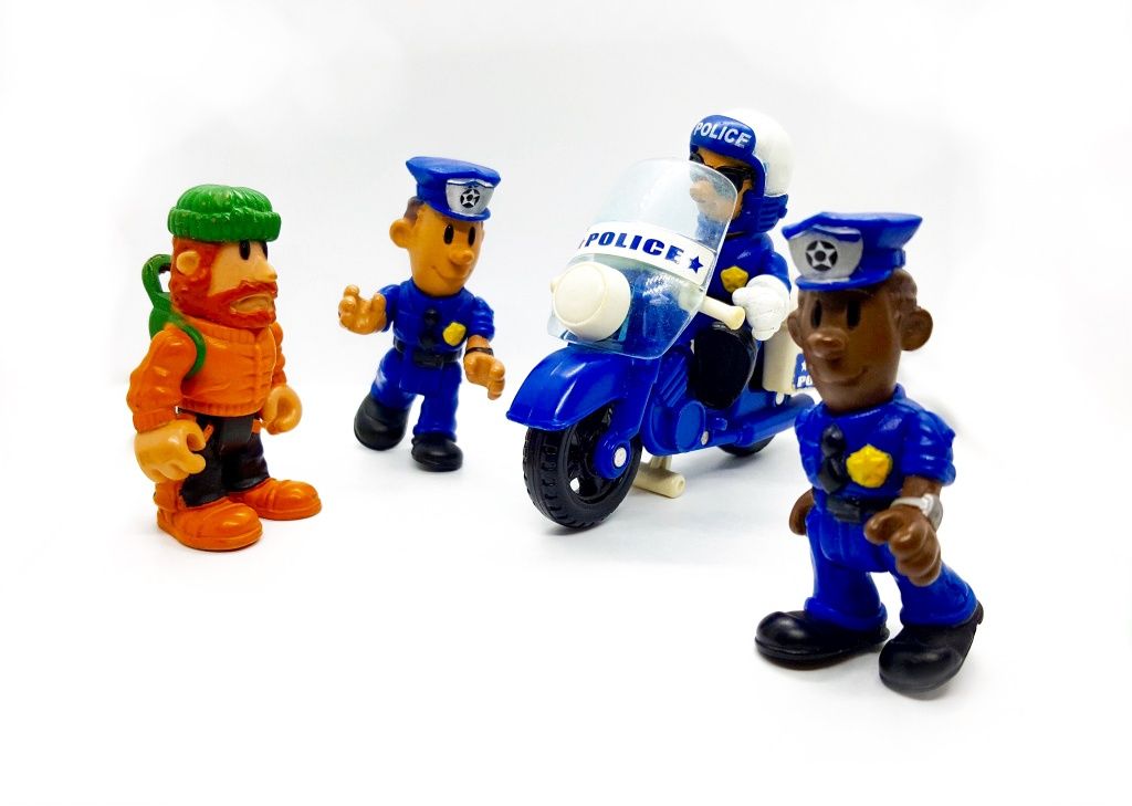 Conjunto 4 Figuras Articuladas PVC + Moto Polícia
